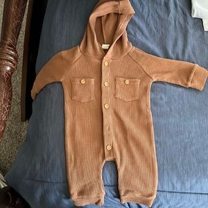 Baby long sleeve with hoodie bodysuit